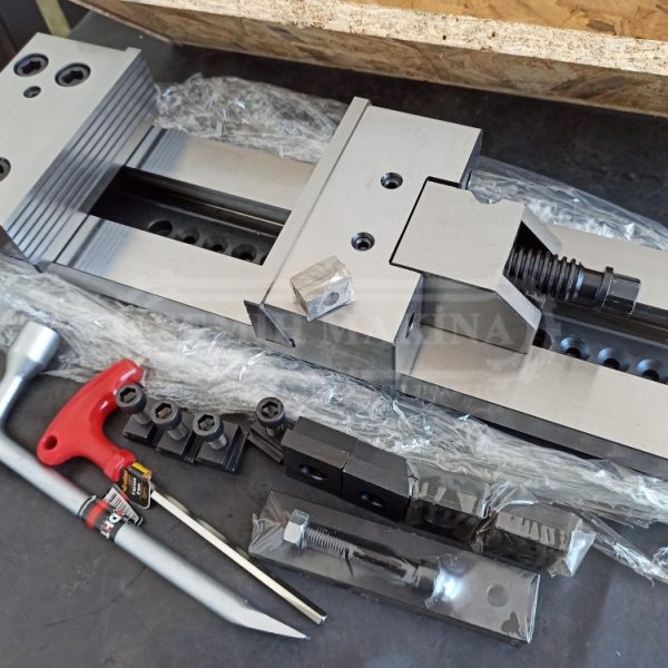Sıfır kutusunda full takım 300 x çene 175 CNC freze mengene